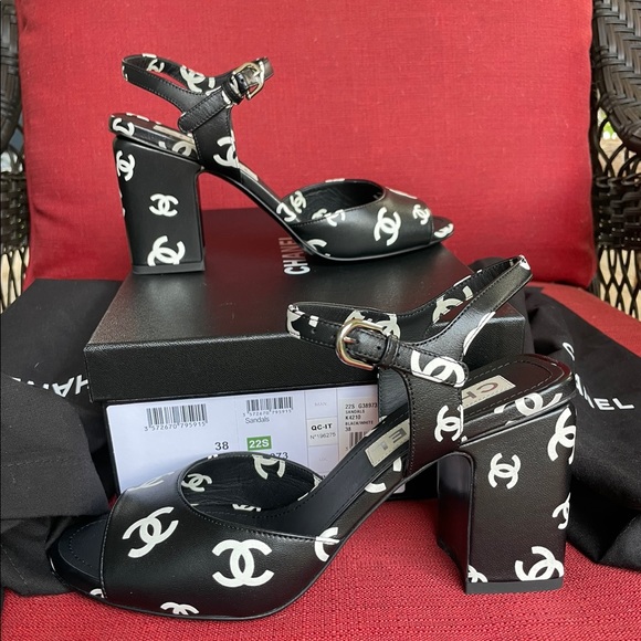 CHANEL Shoes - NWT 22S Chanel Lambskin CC monogram sandals 85mm size 38